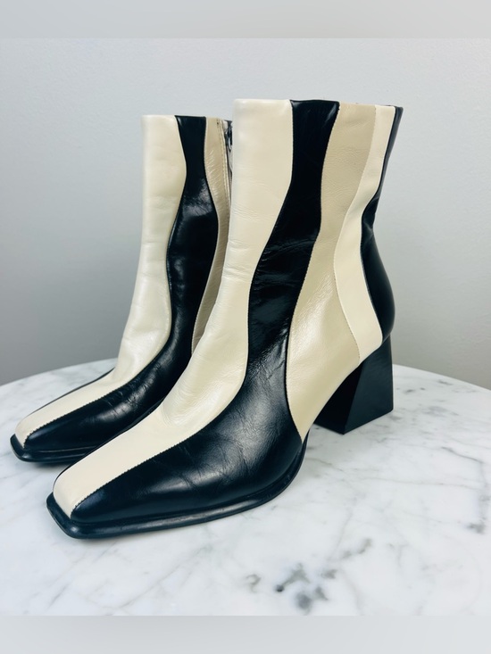 GB Shoes - GB “Holy-Grail” Wavy Colorblock Leather Block Heel Booties – Size 9.5
